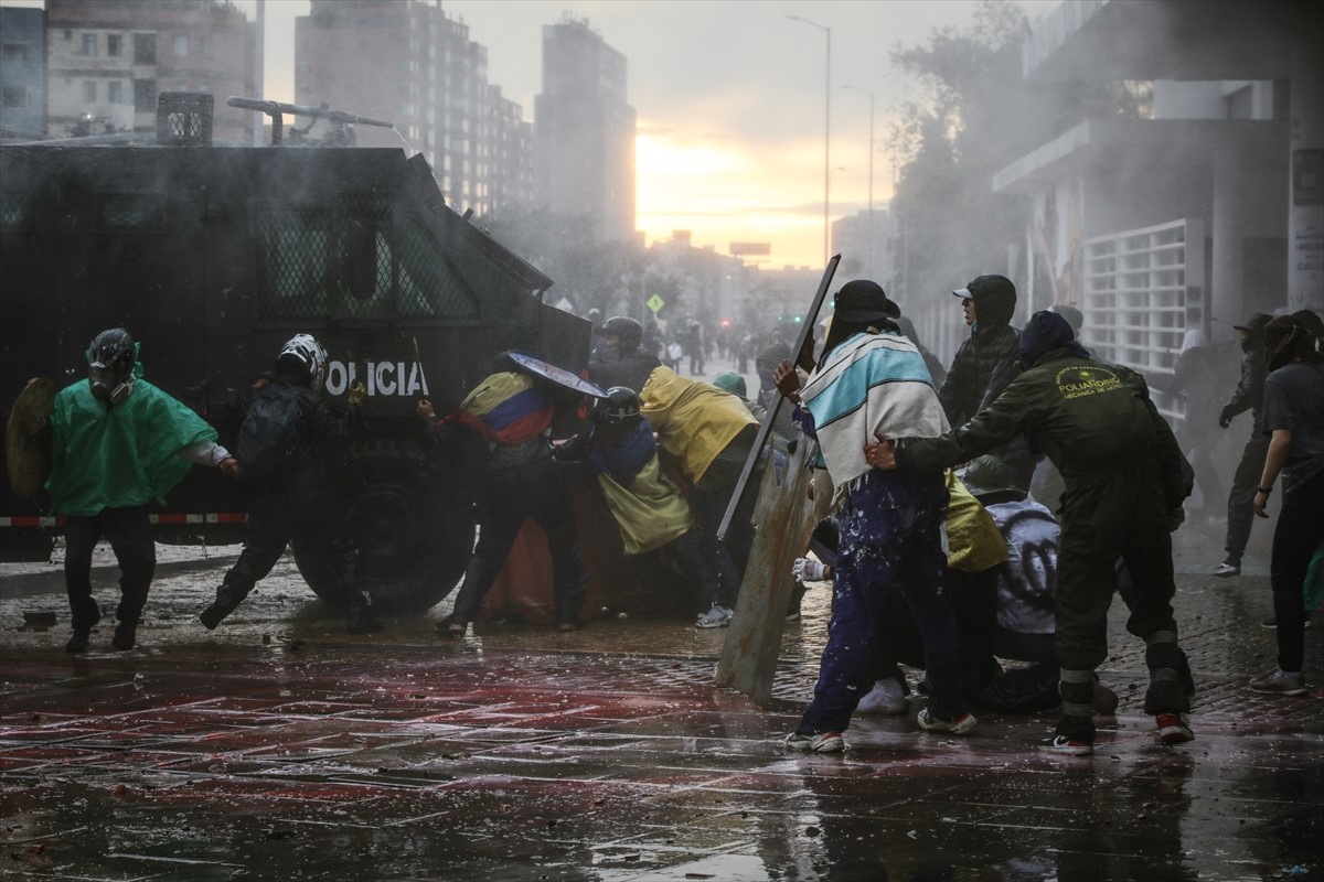 Demonstranti se sukobili s policijom na protestima u Bogoti