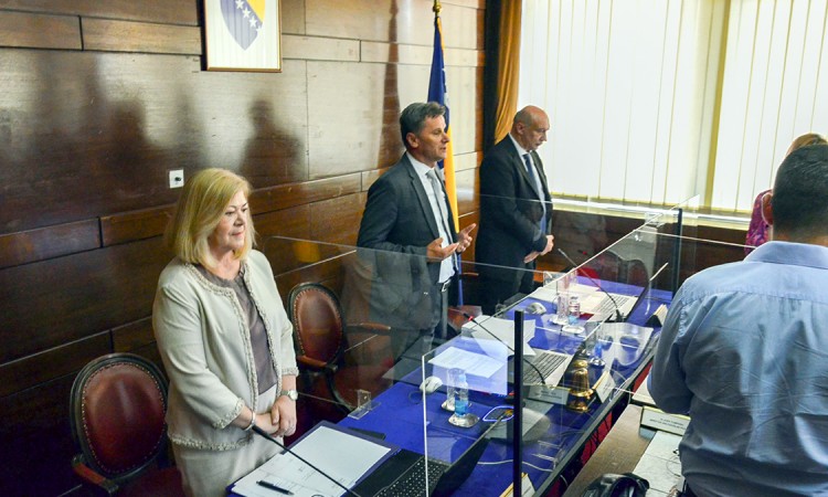 Članovi Vlade FBiH odali počast Salki Bukvareviću povodom prve godišnjice smrti