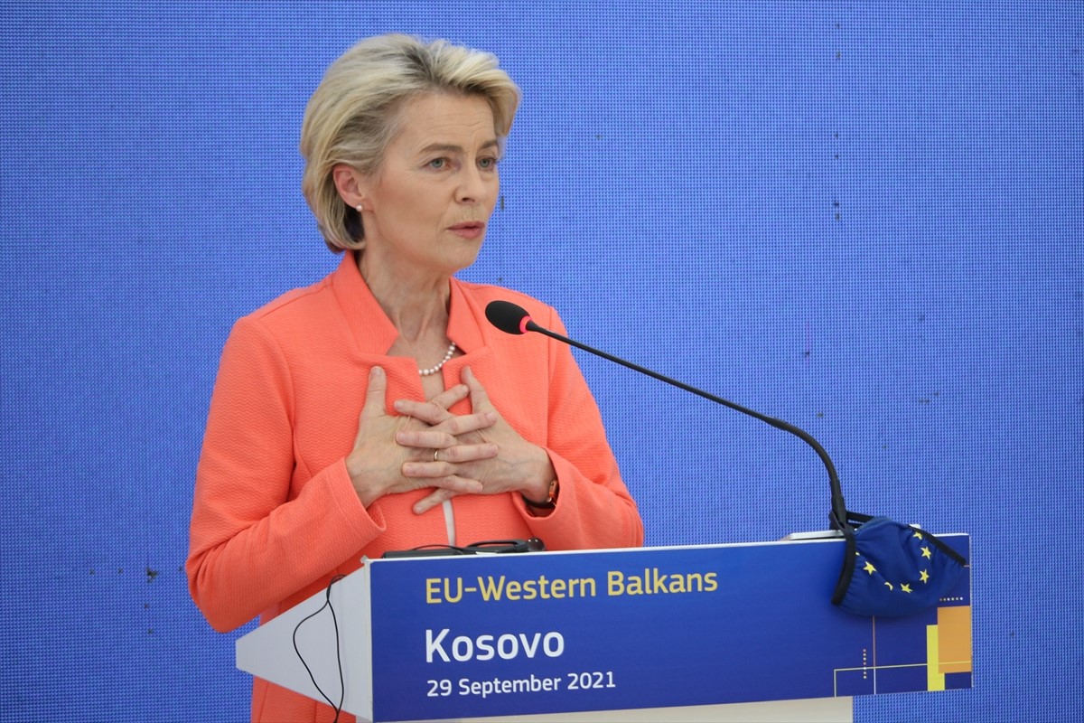 Von der Leyen u Prištini: Krizu na sjeveru Kosova riješiti dijalogom