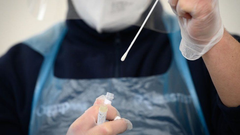 U Engleskoj i Sjevernoj Irskoj nestašica PCR i antigenskih testova