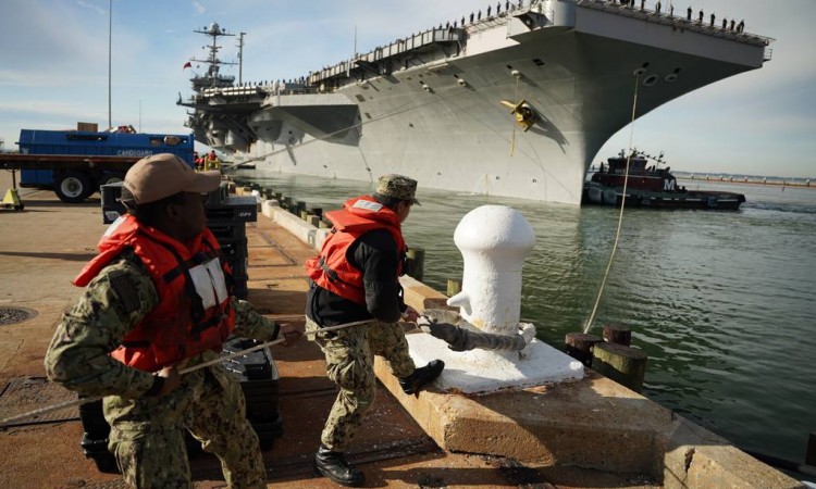 Američki nosač aviona zbog napetosti s Rusijom oko Ukrajine ostaje u Mediteranu