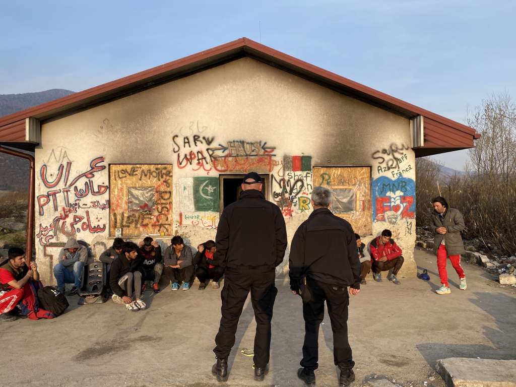 Migranti iz napuštenih objekata na području Bihaća smješteni u centar 'Lipa'