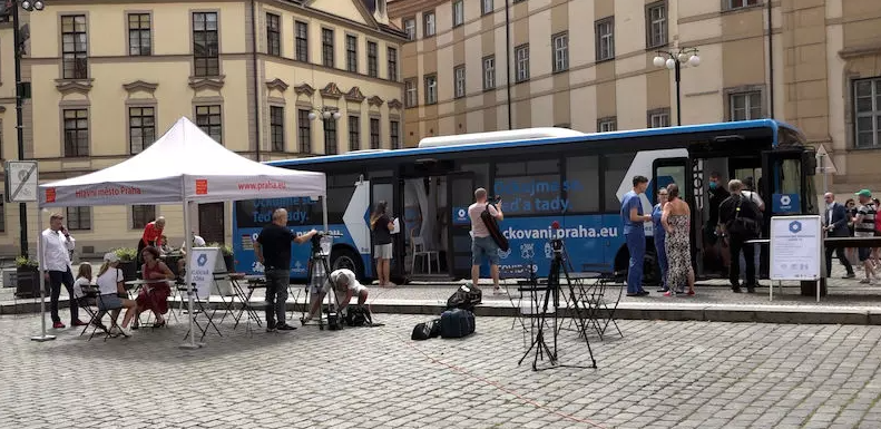 U gradskim autobusima Praga vakcinišu se i turisti