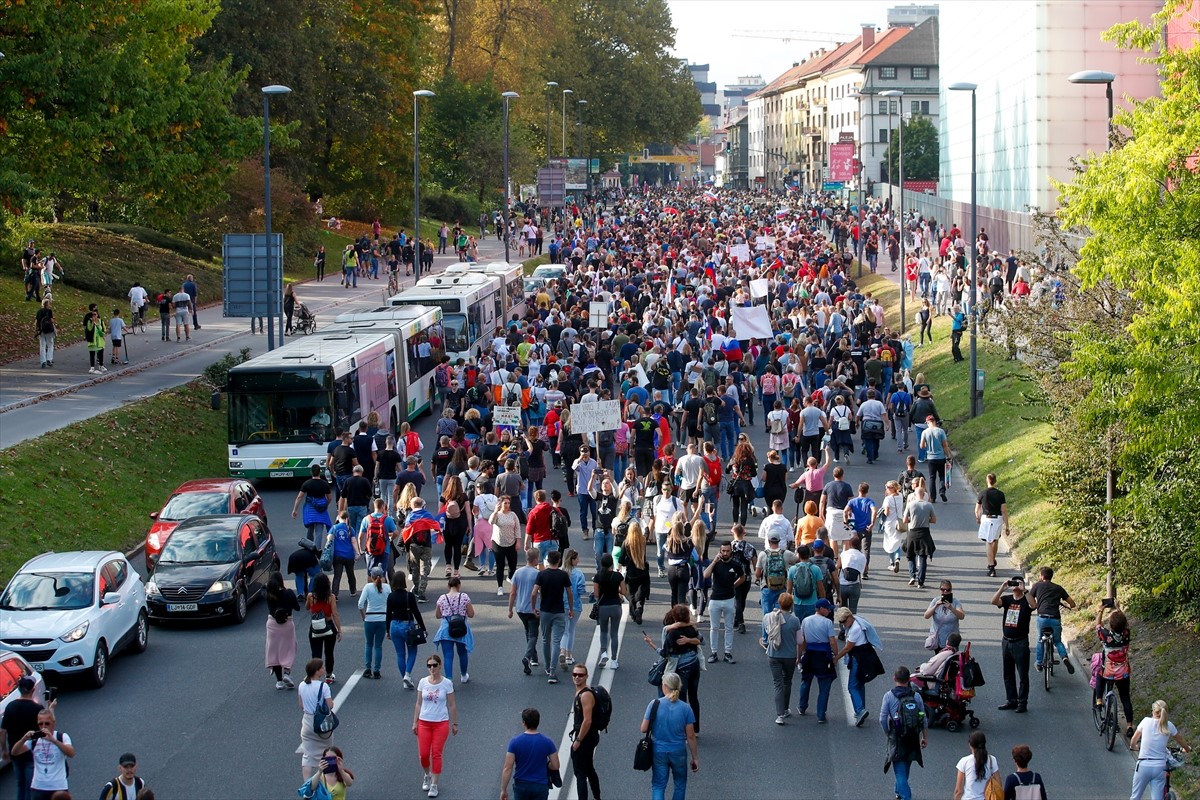 Protesti u Ljubljani: Policija reagovala vodenim topovima