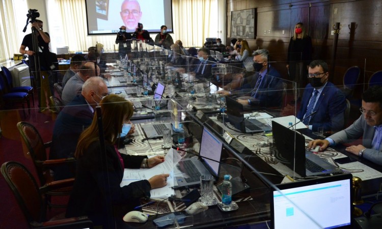 Vlada FBiH: Pad broja novozaraženih, povećan broj pacijenata na respiratoru