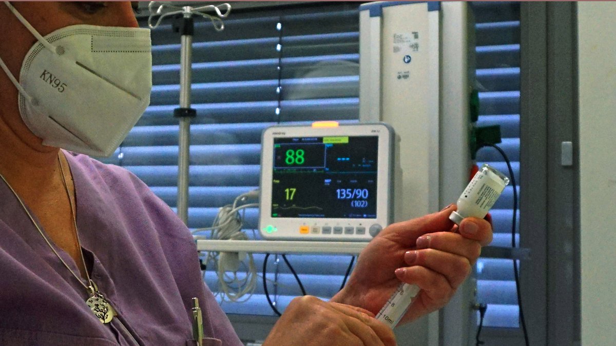 U Srbiji 2.272 novozaraženih, 54 osobe preminule