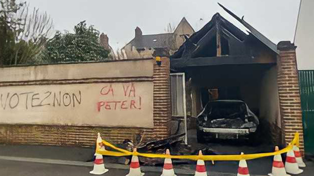 Antivakseri zapalili automobil i garažu francuskog zastupnika