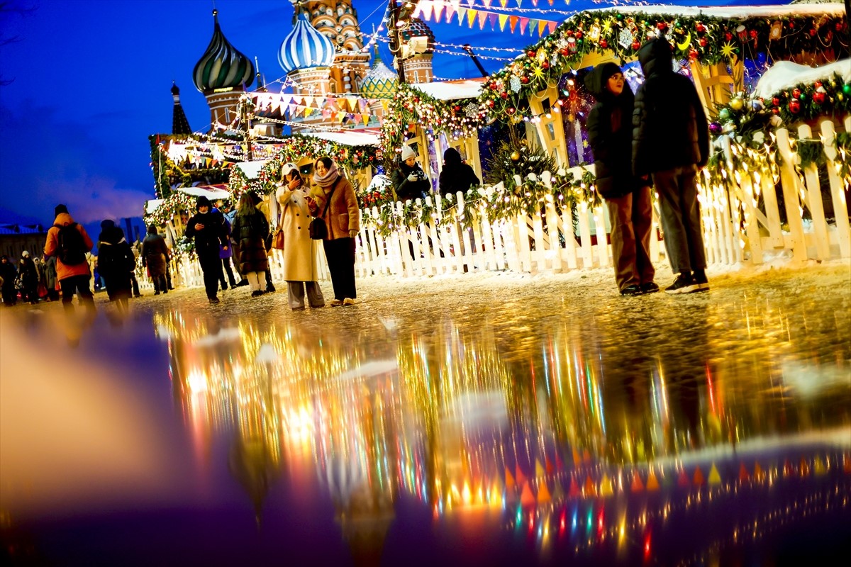 Rusija Novu godinu dočekuje u prazničnom ambijentu i uz blage mjere borbe protiv pandemije