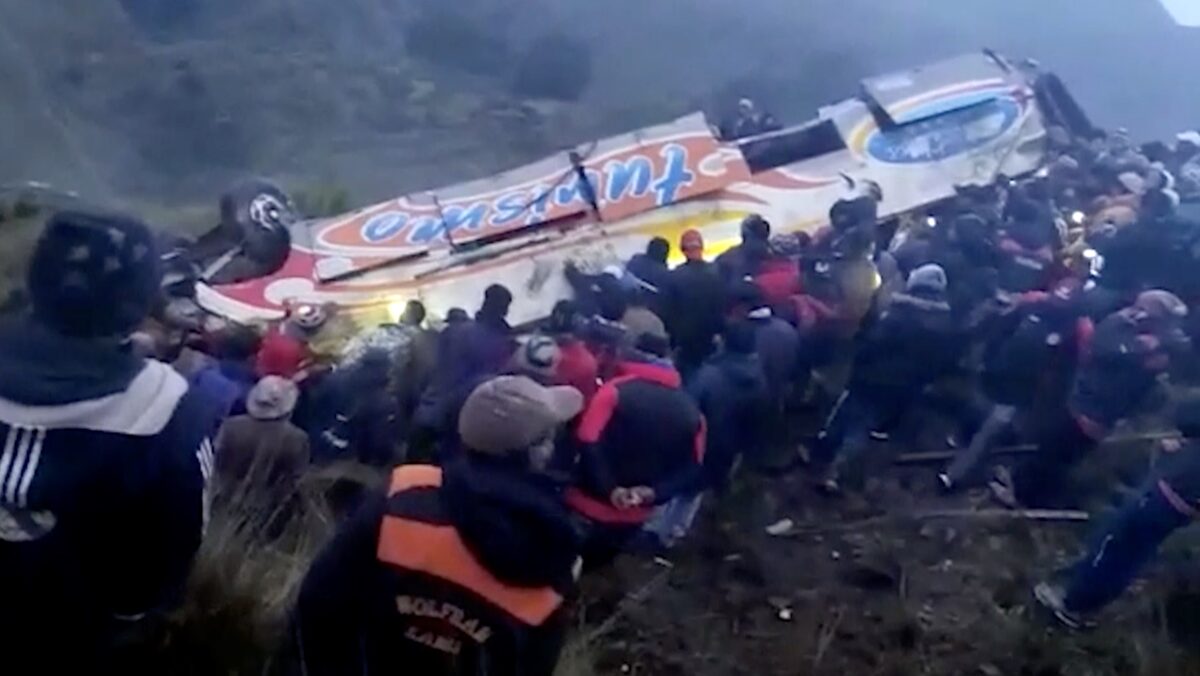 Autobus u Boliviji sletio u provaliju od 200 metara, 11 mrtvih
