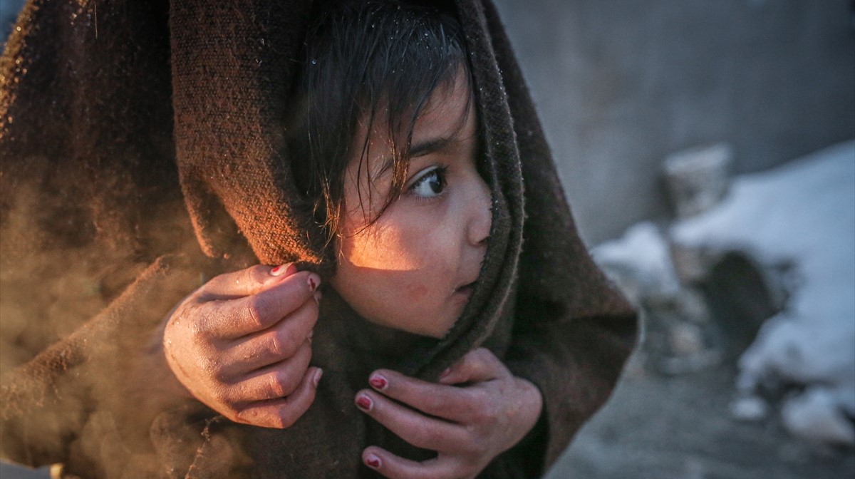 Kampovi u Idlibu: Civili spaljuju odjeću da bi se ugrijali