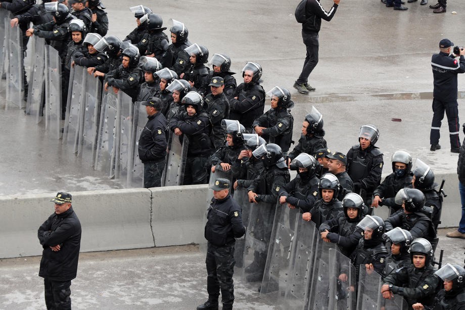 Tuniska kriza eskalira nakon što je predsjednik raspustio parlament