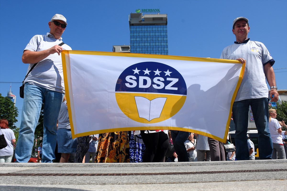 Zaposlenici državnih institucija traže veće plate