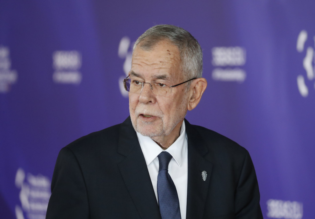 Predsjednik Austrije okliznuo se tokom šetnje u parku prirode, zadobio lakši potres mozga