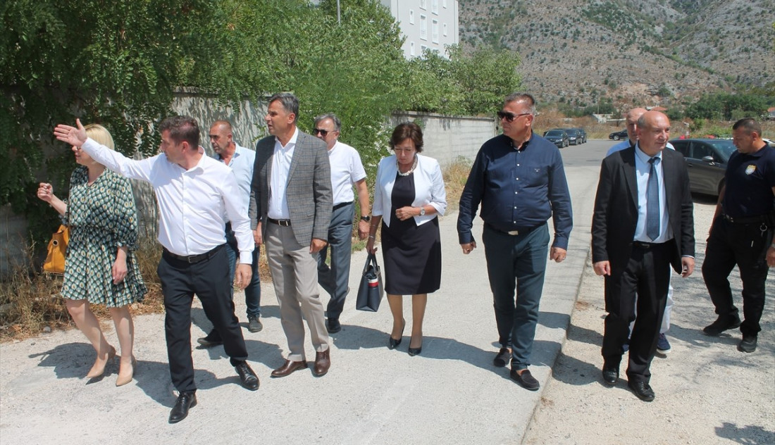 Delegacija Vlade FBiH posjetila mjesto gradnje olimpijskog bazena u Mostaru