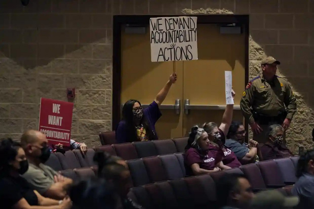 Zbog katastrofalne reakcije na pucnjavu smijenjen šef policije u Uvaldeu