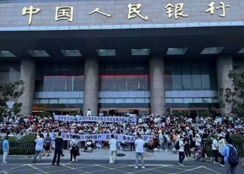 U Kini uhapšeno stotine ljudi u protestima zbog bankarskog skandala