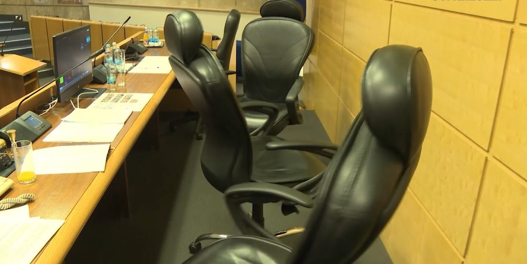 Više od polovine delegata "ostalih" traži se po kantonima