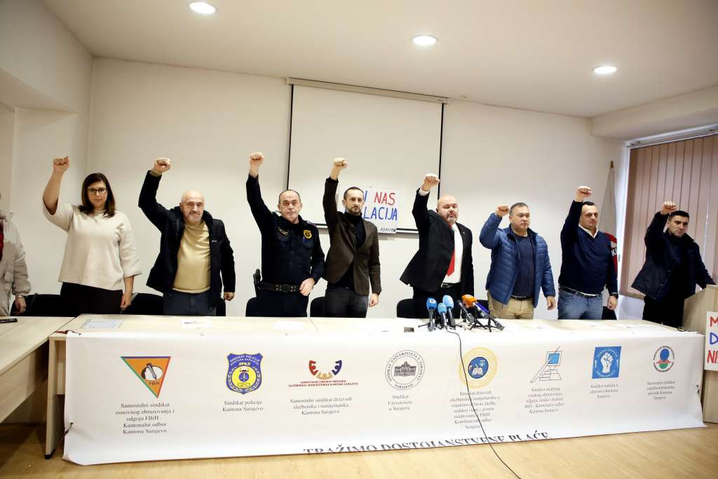 Osam sindikata u KS najavilo proteste zbog nezadovoljstva odnosom Vlade KS