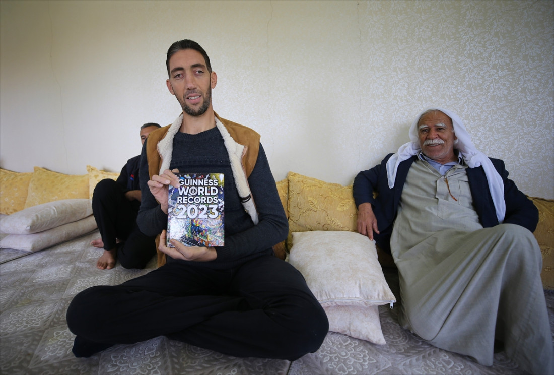 Najviši čovjek na svijetu za rođendan poželio automobil koji odgovara njegovoj visini