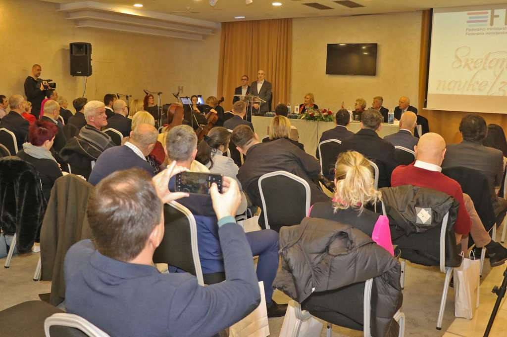 Priznanja za znanstvena dostignuća u FBiH primilo šest znanstvenika