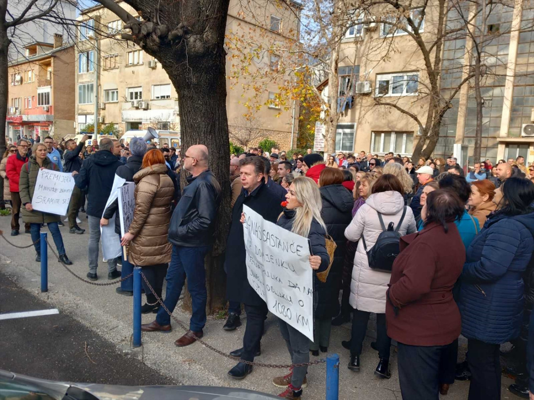 Zdravstveni radnici pred Vladom HNK-a: Novčana pomoć ili novi protesti