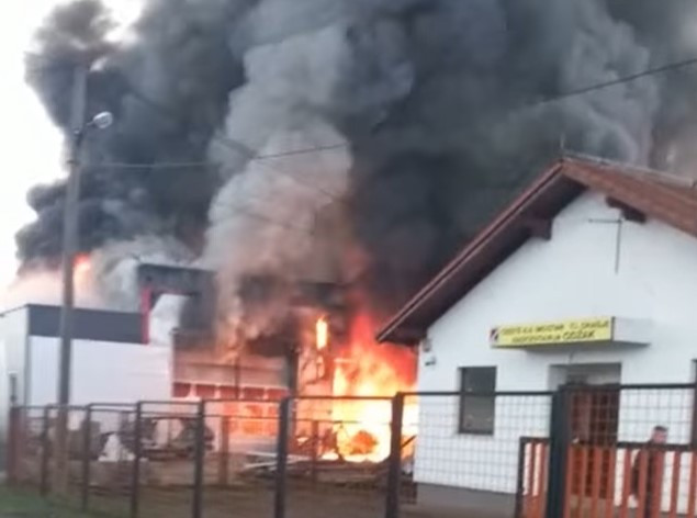 Veliki požar na benzinskoj pumpi u Odžaku
