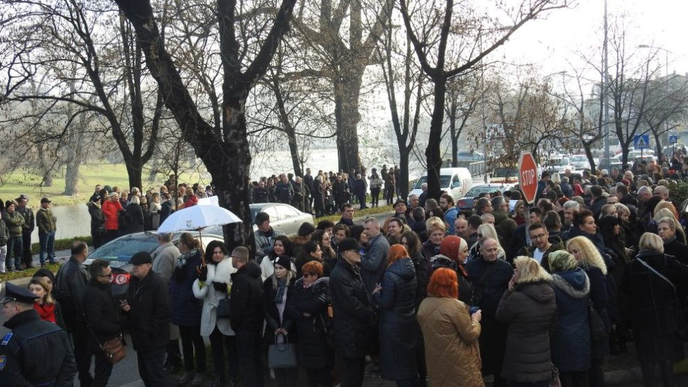 Dok Vlada ZDK raspravlja o rebalansu budžeta stotine uposlenika na protestu