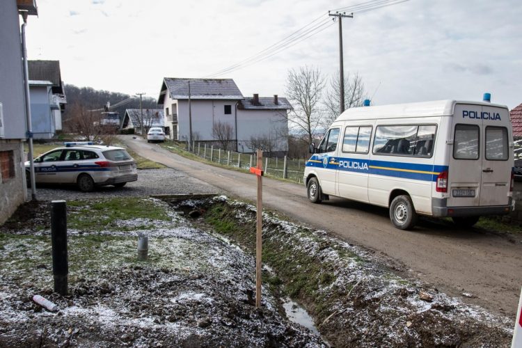 Eksplozivnom napravom napadnuta tri radnika HEP-a, dvojica ozlijeđena