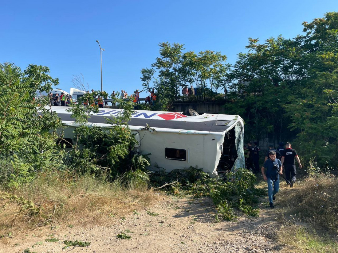 Autobuska nesreća na sjeverozapadu Turske: Poginulo najmanje šest osoba, a 25 povrijeđenih