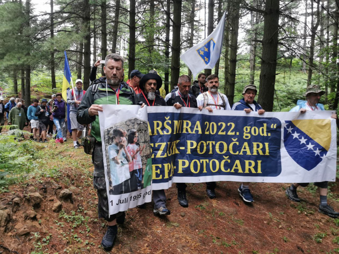 Krenuo "Marš mira": Više od 2.000 ljudi odaje počast žrtvama genocida