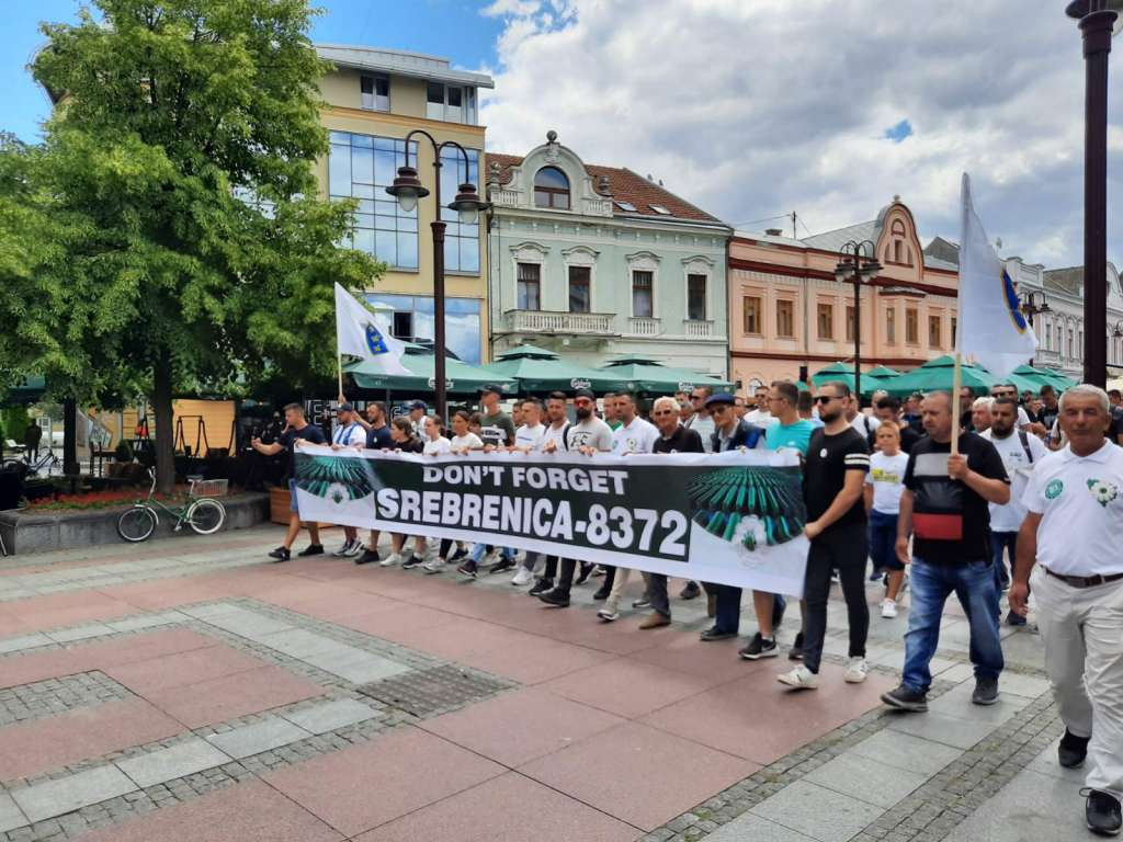 Maršom i prigodnim programom u Brčkom obilježena 27. godišnjica genocida u Srebrenici