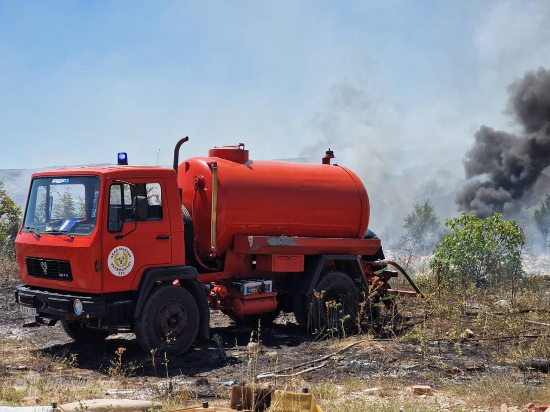 U Mostaru dva požara u blizini privrednih objekata