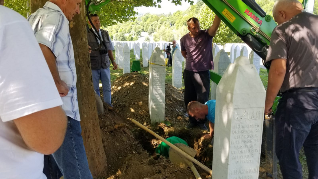 U Potočarima počela reekshumacija tijela žrtava genocida