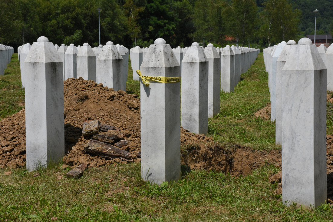 U mezarju Memorijalnog centra Srebrenica - Potočari nastavljena reekshumacija posmrtnih ostataka