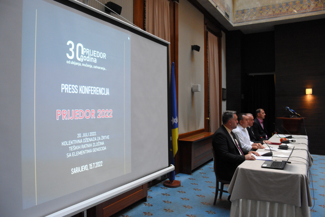 Kolektivna dženaza u Kozarcu: Konačan smiraj za 16 nedužno ubijenih osoba