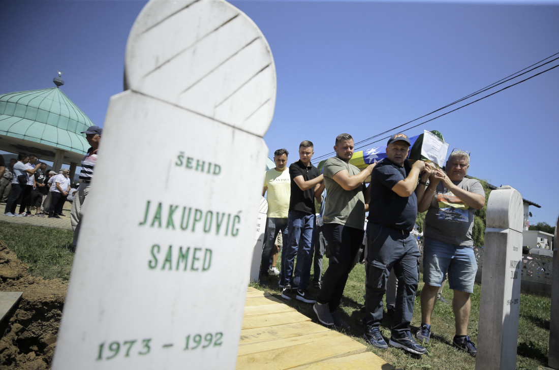 Članovi porodica i prijatelji oprostili se od svojih najmilijih u Kozarcu