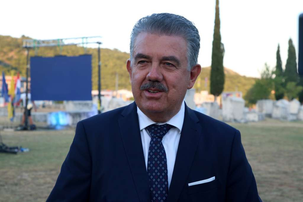 Herceg: Svim osnovnoškolcima u HNK besplatni udžbenici, značajno povećane potpore rodiljama