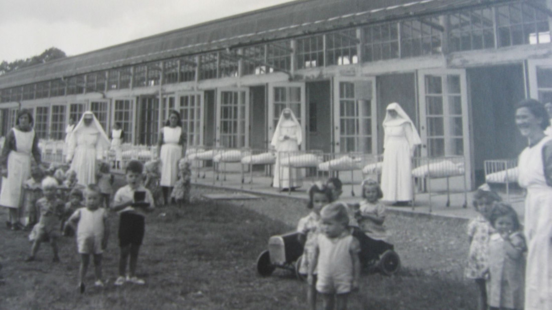 Desetine hiljada djece oduzeto je neudanim majkama: Irska sada želi ispraviti svoje greške