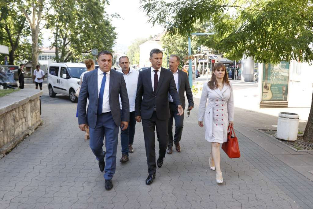 Novalić: Nastavljamo ulagati u Bihać, vlada je do sada osigurala oko 100 miliona KM