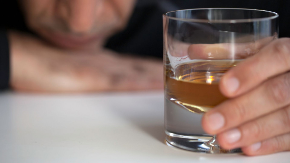 U Indiji najmanje 21 osoba umrla od trovanja alkoholom