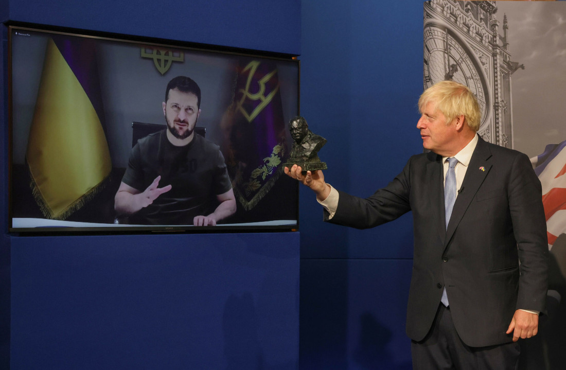 Johnson uručio Zelenskom nagradu za čelništvo 'Sir Winston Churchill'