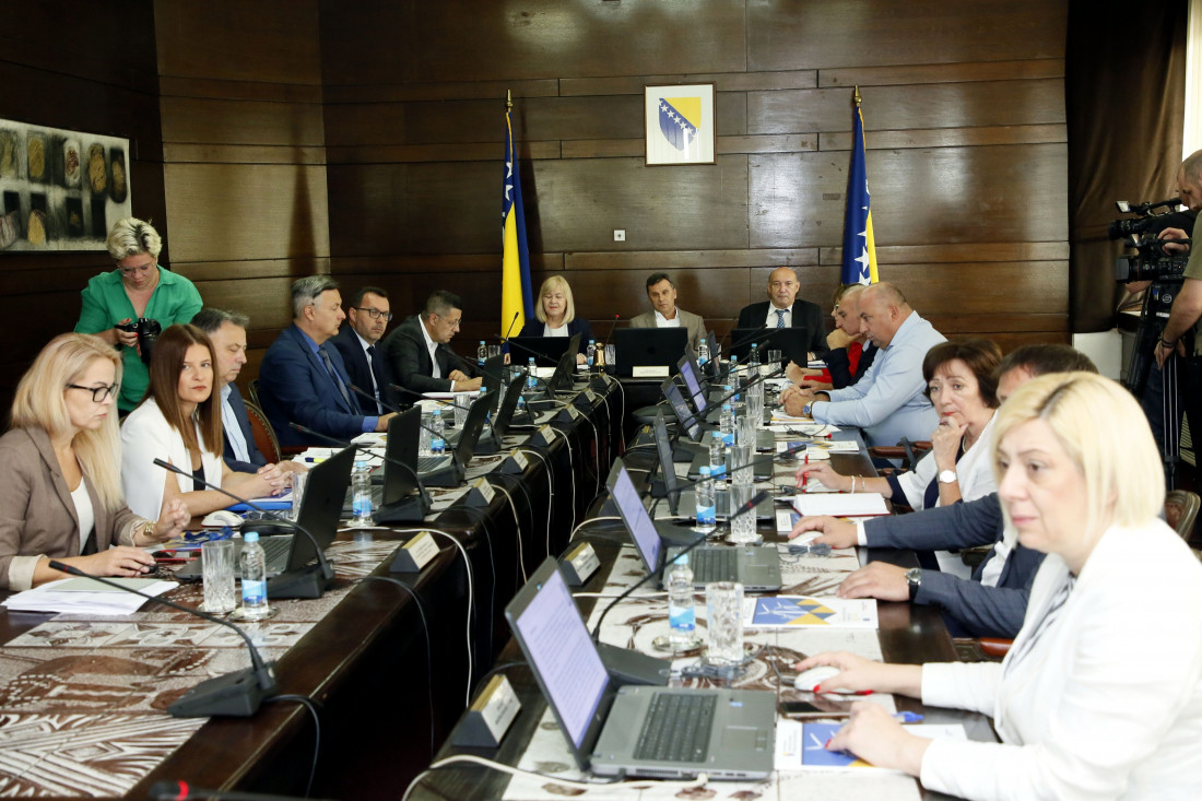 Vlada FBiH: Za dva projekta cestogradnje ukupno 10 miliona KM