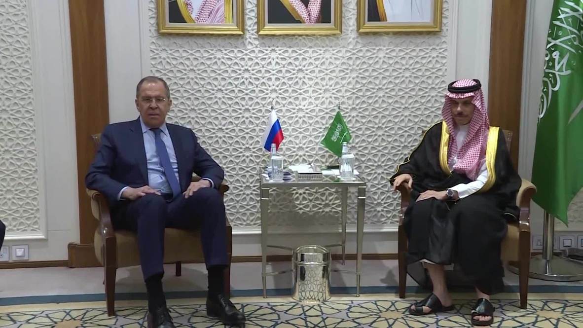 Lavrov i princ Faisal pozdravili saradnju Rusije i Saudijske Arabije na tržištu naftom