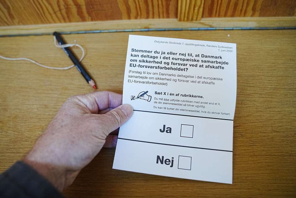 Danci na referendumu izglasali pridruženje odbrambenoj politici EU