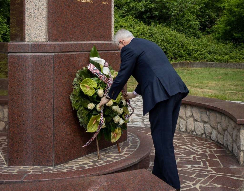 Veleposlanik Murphy odao počast hrvatskim civilnim žrtvama rata u Grabovici