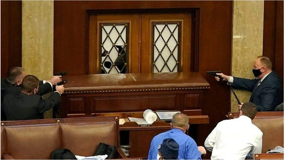 Saslušanje o neredima u Capitolu: Trump optužen za 'pokušaj državnog udara'