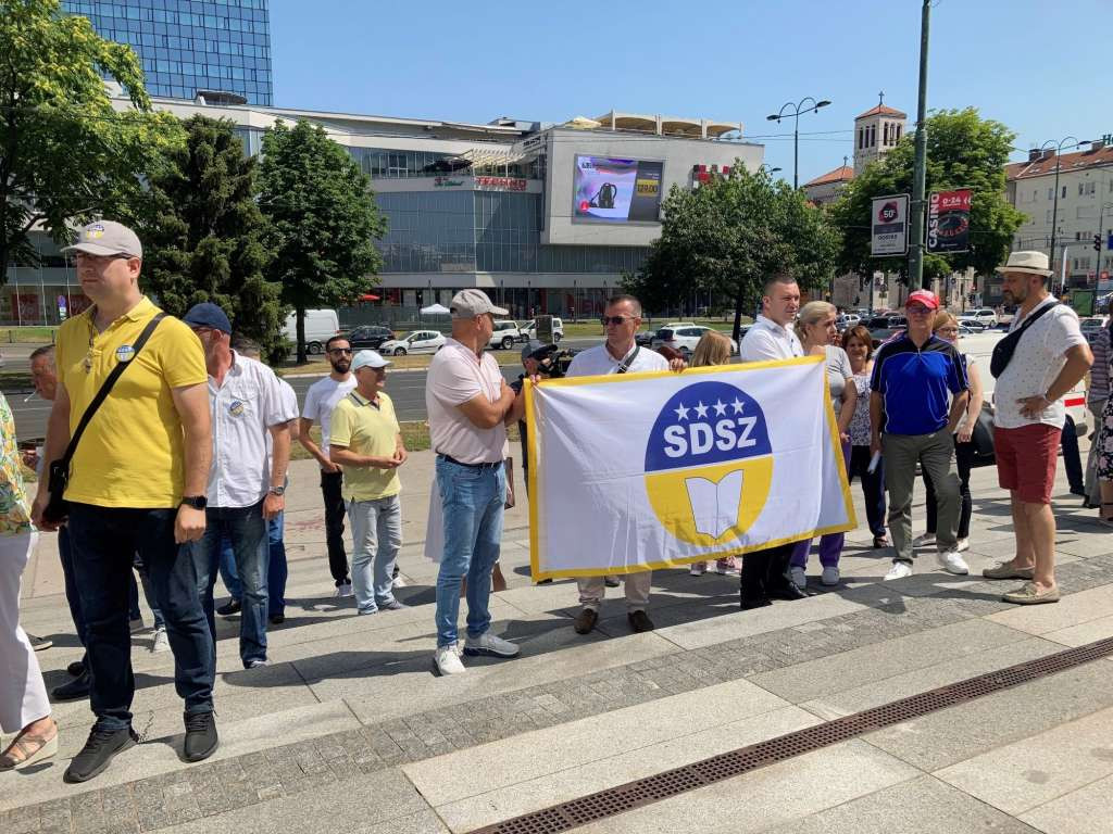 Državni službenici ponovo traže usvajanje budžeta i povećanje plaća