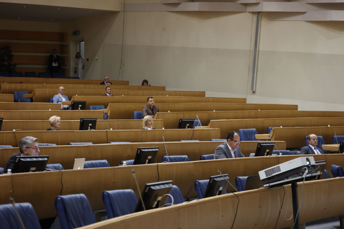 Brojne kritike zbog neravnomjernog povećanja plaća u institucijama BiH