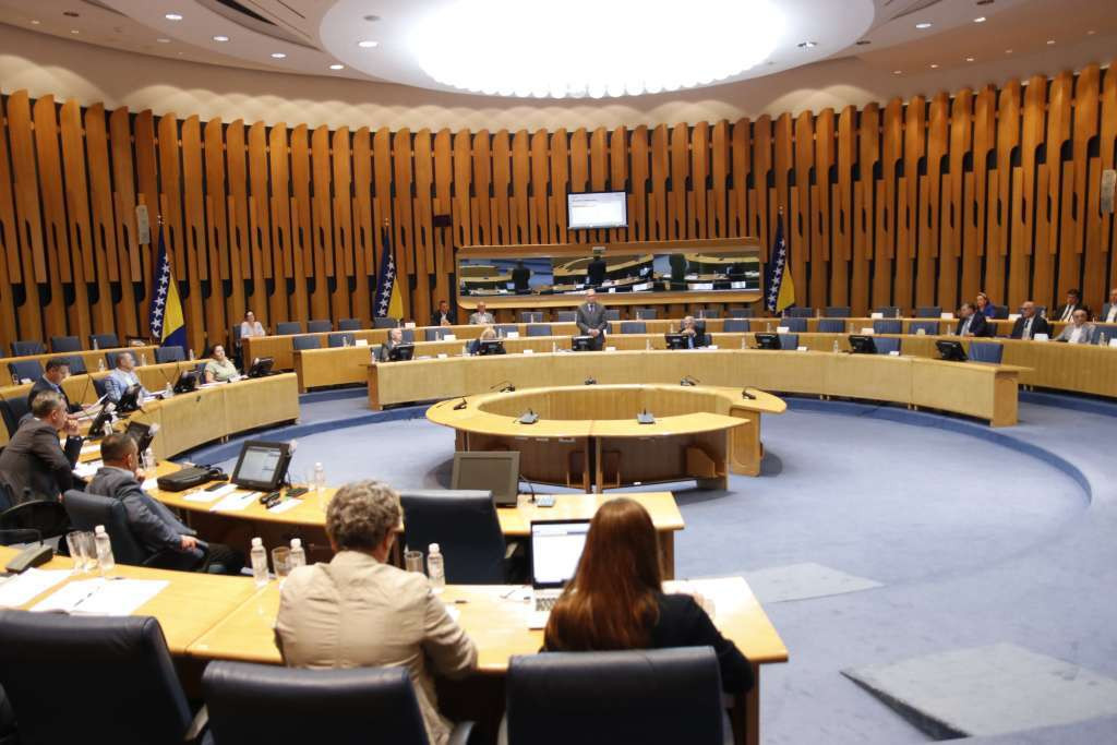 BiH konačno dobila budžet, državni službenici veće plate