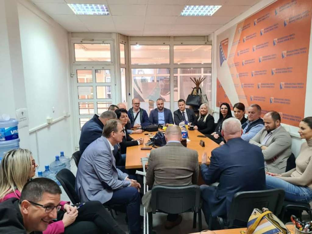 Zastupnici SDA i DF-a i dva člana PDA potpisali izjave o formiranju skupštinske većine u TK